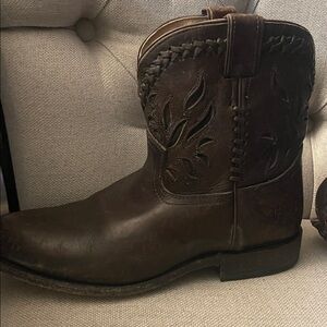 Frye short decorative boots